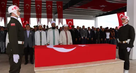 Iğdır şehidine gözyaşları içinde veda ediyor