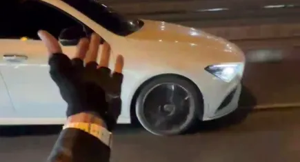İstanbul'da inatlaşan sürücüler trafiği birbirine kattı