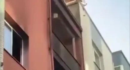 İzmir'de yangın: Alevlerin arasında mahsur kalan çocuk kurtarılamadı