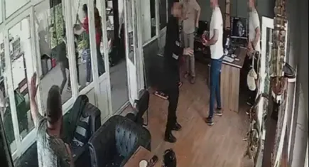Konya'da satırlı sopalı baskın anı kamerada