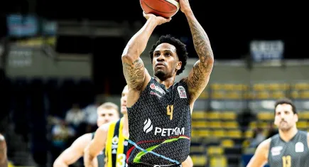 Petkimspor'da Efianayi sezonun öne çıkan oyuncularından oldu