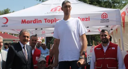 Uzun adamı Sultan Kösen, vatandaşlara kan bağışı çağrısında bulundu