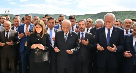 Bahçeli, Ülkücü Şehitler Anıtı'nı ziyaret etti