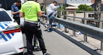İzmir haber: Bariyerlere savrulan genç motokurye kazadan kurtulamadı
