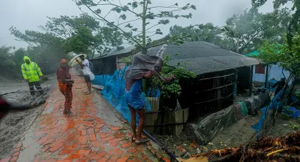 Hindistan ve Bangladeş’i Remal Tropikal Kasırgası vur!