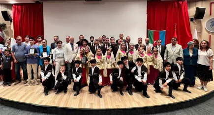 Azerbaycan'ın bağımsızlığının 106. yıldönümü İzmir'de kutlandı