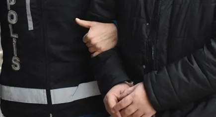 İzmir haber: Polislere hakaret ettiği iddia edilen şahsa gözaltı
