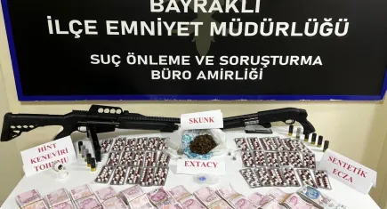İzmir haber: Zehir tacirlerine ağır darbe: Pompalı tüfekler ve yüklü miktarda nakit para ele geçirildi