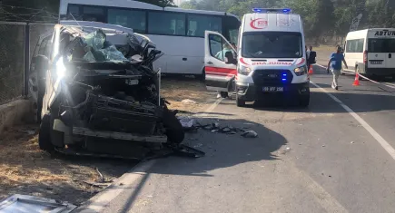 İşçi servisi ile panelvan çarpıştı: 2 ölü, 10 yaralı
