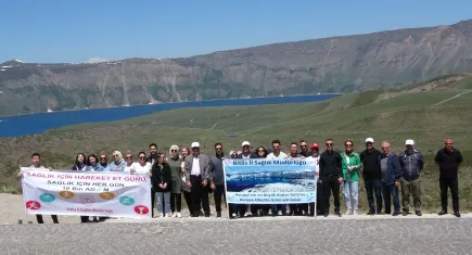 Avrupa’nın en büyük kraterinde Obezite Günü yürüyüşü