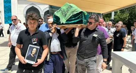 Yeşilçam'ın unutulmaz ismi Fatma Karanfil son yolculuğuna uğurlandı! Sanat camiasından az kişi katıldı