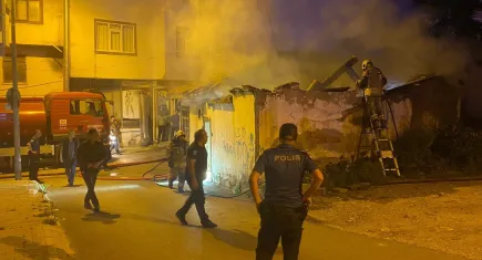 Ankara’da çıkan yangın paniğe neden oldu  