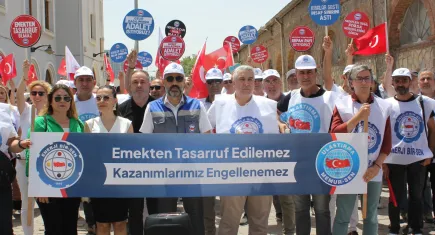 Tasarruf tedbirleri kapsamında haklarının elinden aldığını iddia eden memurlar seslerini yükseltti