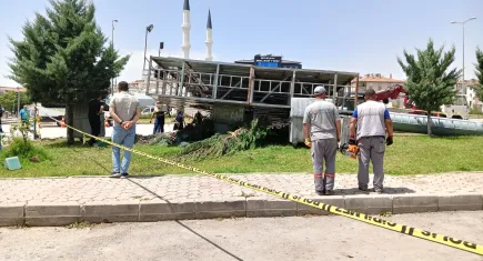 Ankara'da fırtına felaketi: Genç kız reklam panosunun altında can verdi