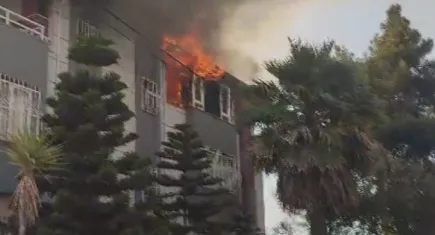 Çatı katı alevlere teslim oldu, vatandaşlar korku dolu anlar yaşadı