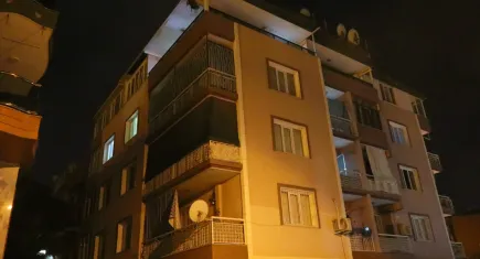 İzmir’de akıl almaz cinayet: 3 çocuk annesi karısını boğarak öldürdü!