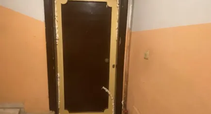 Kiracı ve ev sahibi arasında garip olay: Kapı köpük silikonla kapatıldı!