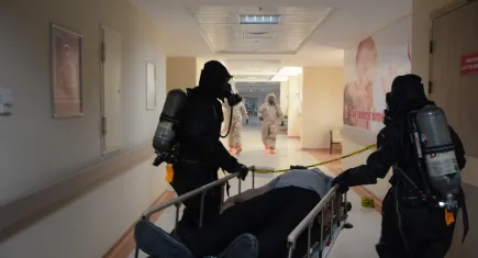 Niğde Eğitim ve Araştırma Hastanesi'nde gerçeğini aratmayan tatbikat
