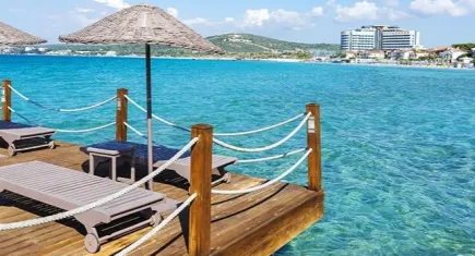 Tatilin uzaması Çeşme’ye yaradı