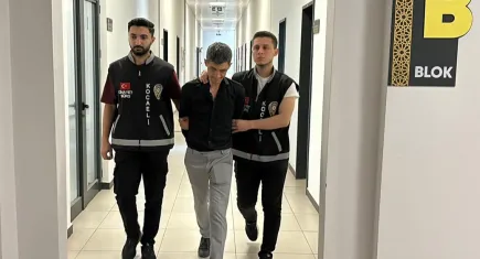 Önce sosyal medyadan canlı yayın açtı sonra eniştesini bıçakladı