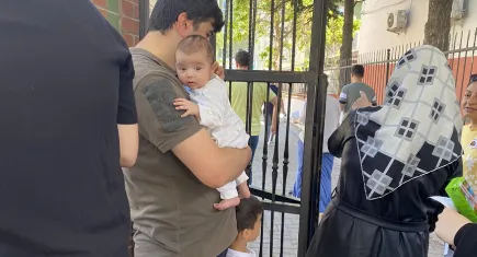 YKS heyecanı tüm ülkeyi sardı: Yeni doğan bebek kapıda annesini bekledi