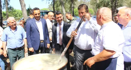 İzmirli başkanlar keşkek karıştırdı