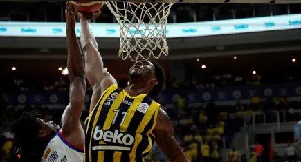 Anadolu Efes, Süper Lig Final Serisi'nde nefesleri kesti! Anadolu Efes - Fenerbahçe: 82-81