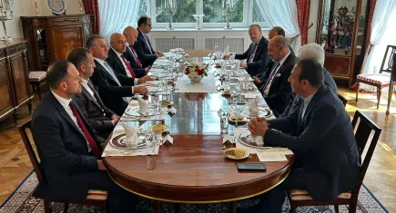 Bakan Bak ve TFF Başkanı Büyükekşi, Varşova Büyükelçiliği'nde ağırlandı