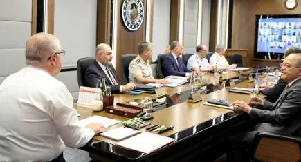 Bakan Güler: Terör örgütü tarafından gerçekliklerle bağdaşmayan yapay terör devleti kurulmasının bir aşaması olarak görülen sözde seçim çalışmalarını kesinlikle reddediyoruz
