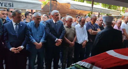 Müsavat Dervişoğlu, yakın arkadaşını son yolculuğuna uğurladı
