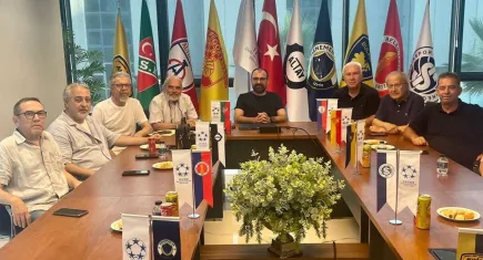 İZVAK Tarih Kurulu toplandı