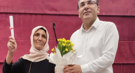 65 yaşında okuma yazmayı öğrendi...Hedefi üniversite mezunu olmak!