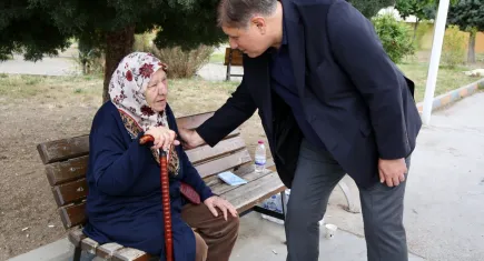 İzmir’de emeklilere dayanışma kartı: Su faturası, market ve kira desteği