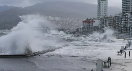 İzmir Valiliği ve Meteoroloji'den İzmir'e fırtına uyarısı