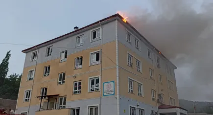 Kahramanmaraş'ta bir okulun çatısında yangın