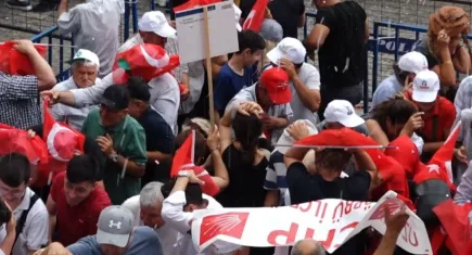 CHP’nin mitinginde dolu sürprizi