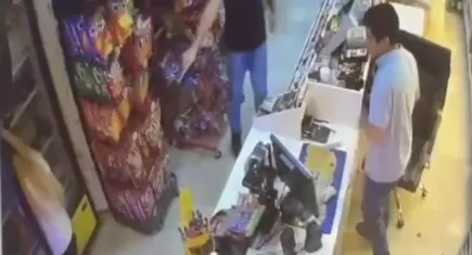 Gasp ettiği kadın şikayetçi olunca ayağından vurdu