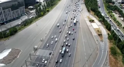 İstanbul'da tatilcilerin trafik yoğunluğu başladı