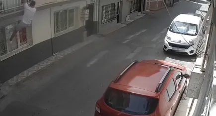 İzmir haber: Balkon faresi yakayı ele verdi