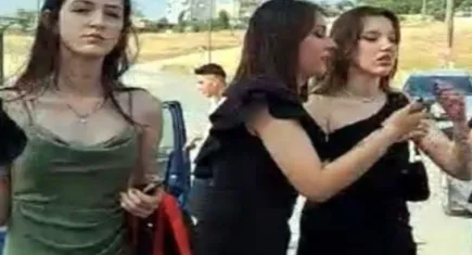 Bu kızlar nasıl giyineceğini sizden öğrenecek değil!
