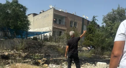 Kopan elektrik telleri yangın çıkardı