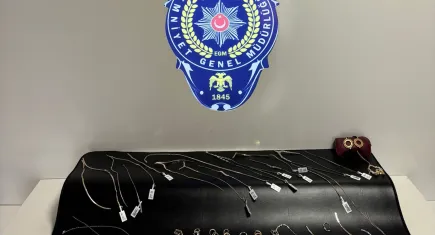 Bayram sabahı kuyumcudan 500 bin lira değerinde ziynet eşya çalan şüpheli yakalandı