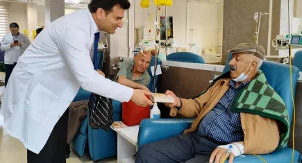 Hastalar Babalar Günü ve Kurban Bayramı'nı hastanede kutladı