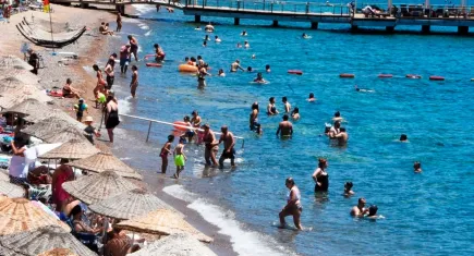 Herkes denize akın etti, sahiller doldu taştı: Bodrum'da nüfus 1 milyonu aştı