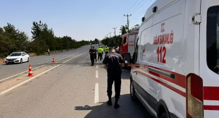 Otomobil ile hafif ticari araç çarpıştı: 2 ölü, 3 yaralı