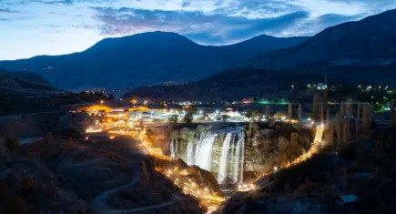 Erzurum Tortum Şelalesi coştu