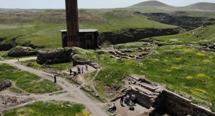 Ani Ören Yeri’nde 8 noktada kazı çalışması yapılıyor