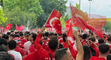 Dortmund sokakları kırmızı-beyaza kaplandı