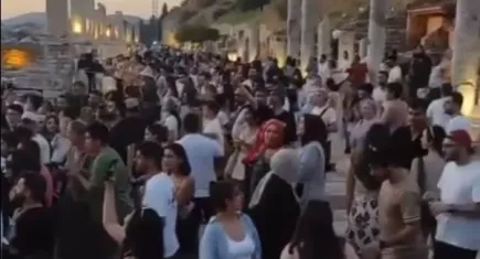 Efes Antik Kenti'nde vatandaştan organizasyon protestosu