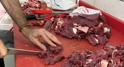 Herkes bayramda, kasaplar iş başında